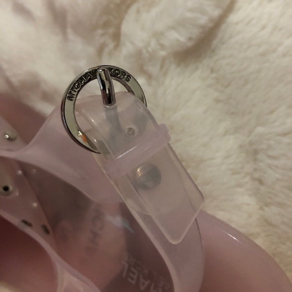 Michael Kors Split Toe Jelly Sandals - Picture 6 of 7